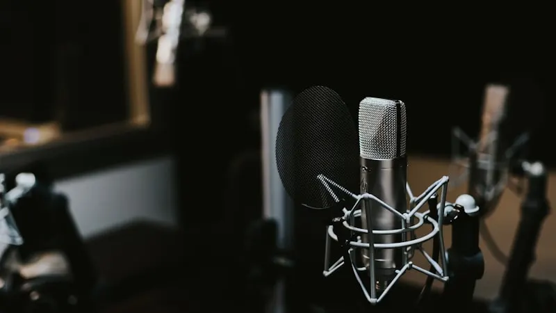 Studio microphone on a stand — the best podcasts to learn French